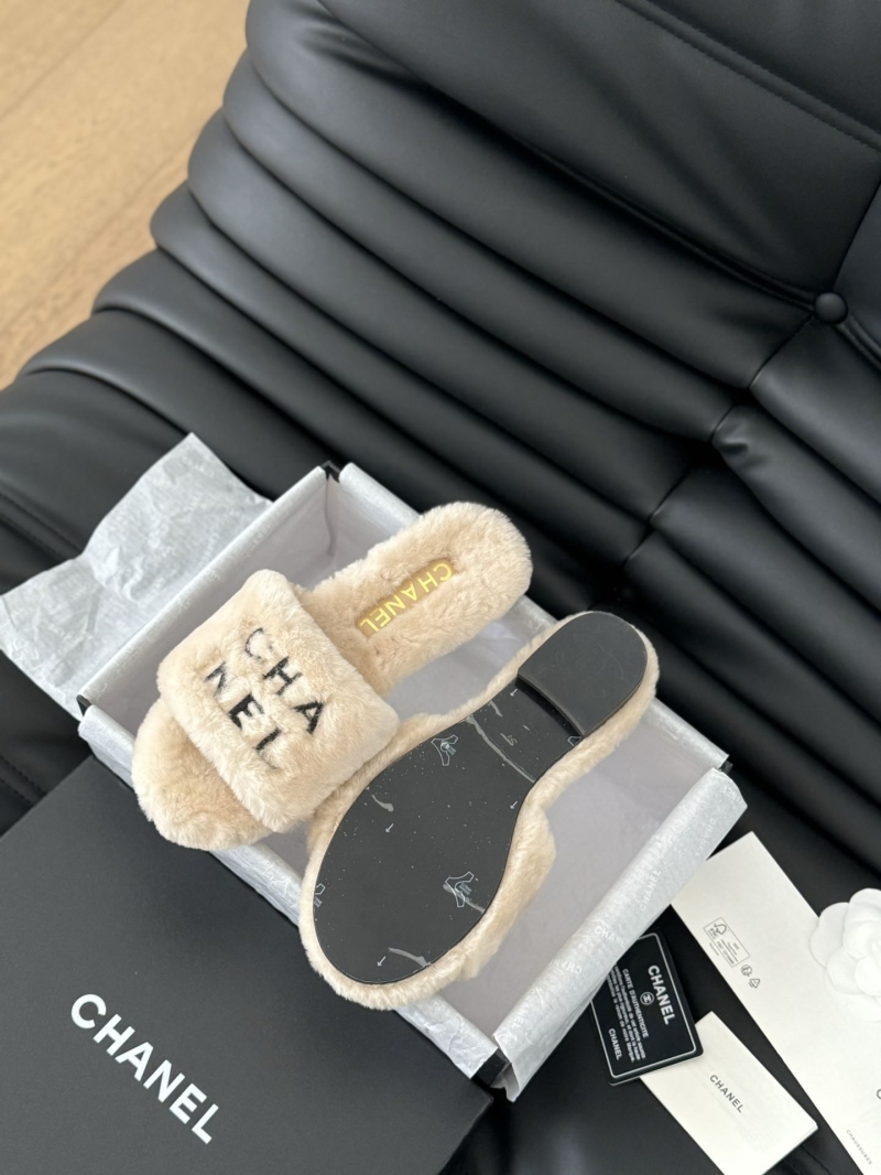 Ch**el slippers